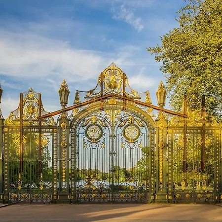 Crowne Plaza - Cité Internationale Hotel 4*