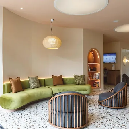 Crowne Plaza - Cite Internationale 4*
