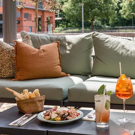 Hotel Crowne Plaza - Cite Internationale 4*