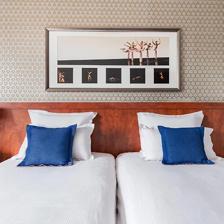 Crowne Plaza - Cite Internationale Hotell 4*