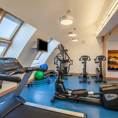 Crowne Plaza - Cite Internationale Hotell