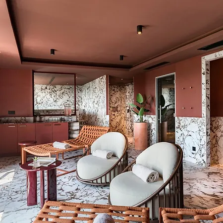 Crowne Plaza - Cite Internationale Hotell 4*