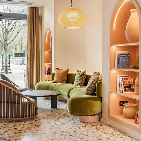 Hotel Crowne Plaza - Cite Internationale 4*