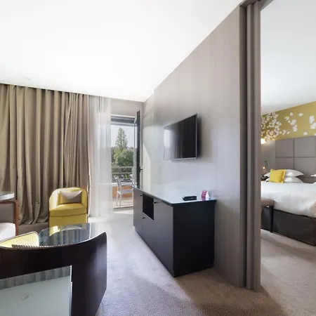 Crowne Plaza - Cite Internationale Hotel