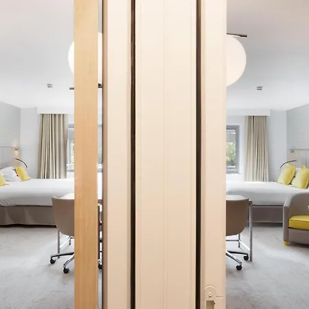 Hotel Crowne Plaza - Cite Internationale 4*