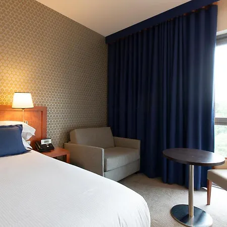 Hotel Crowne Plaza - Cite Internationale 4*