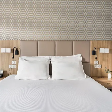 Hotel Crowne Plaza - Cite Internationale 4*