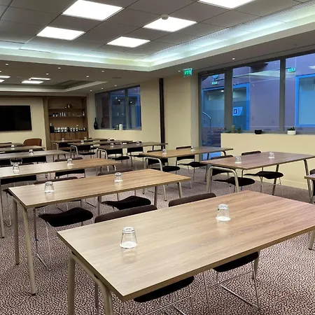 Hotel Crowne Plaza - Cite Internationale 4*