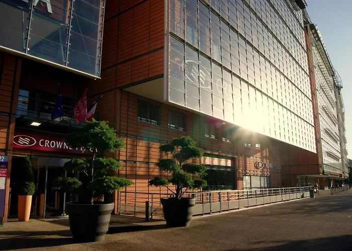 Crowne Plaza - Cite Internationale מלון