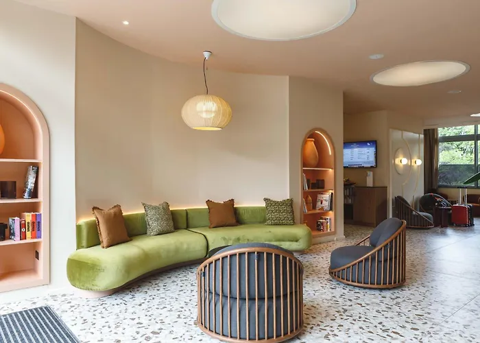 Crowne Plaza - Cite Internationale 4*
