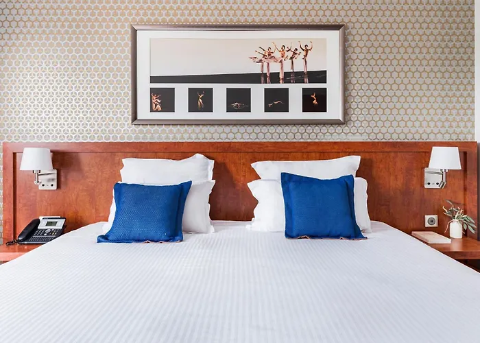 Crowne Plaza - Cite Internationale 4*