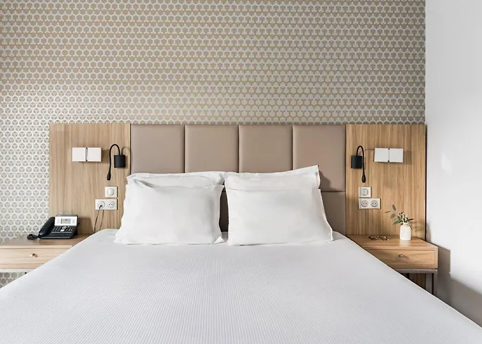 מלון Crowne Plaza - Cite Internationale 4*