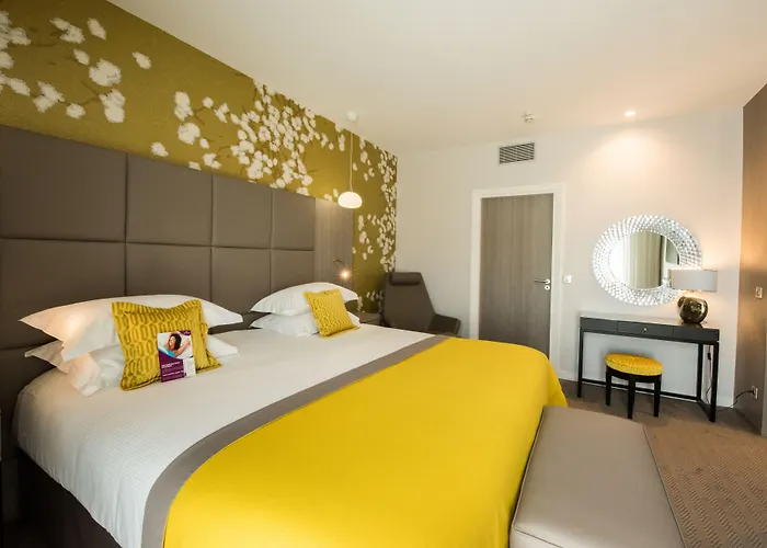 Crowne Plaza - Cite Internationale מלון 4*