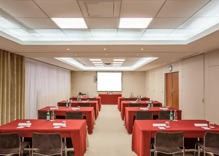 מלון Crowne Plaza - Cite Internationale 4*