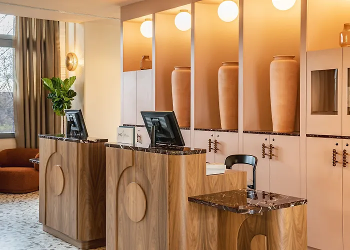 Crowne Plaza - Cite Internationale Hotel