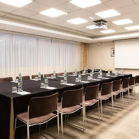 Crowne Plaza - Cite Internationale Otel