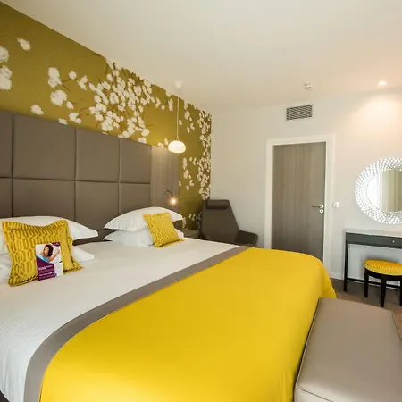 Crowne Plaza - Cite Internationale Hotel 4*