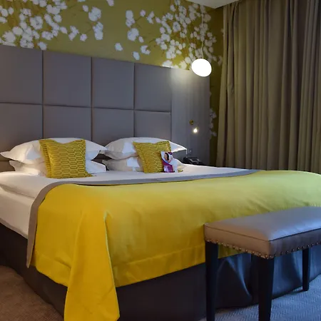 Crowne Plaza - Cite Internationale Hotel 4*