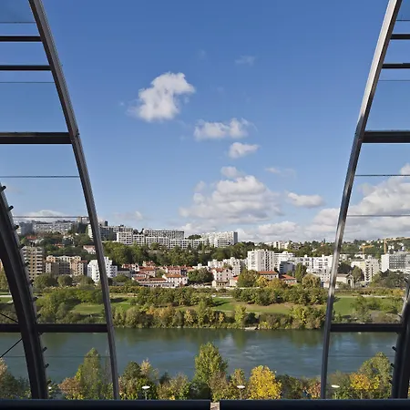 Crowne Plaza - Cite Internationale Hotel